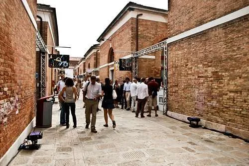 Edilizia-Sostenibile-alla-Biennale-Architettura-Il-Successo-di-Ca Edilizia-Sostenibile-alla-Biennale-Architettura-Il-Successo-di-Ca