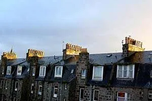 Risparmiare Energia Elettrica con i Tetti Freddi: Come Evitare Problemi di Umidità, Abbagliamento e Applicabilità