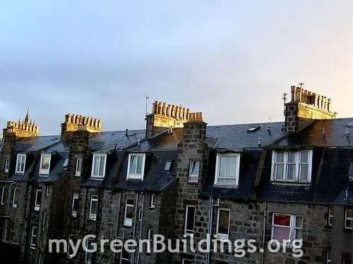 Risparmiare Energia Elettrica con i Tetti Freddi: Come Evitare Problemi di Umidità, Abbagliamento e Applicabilità