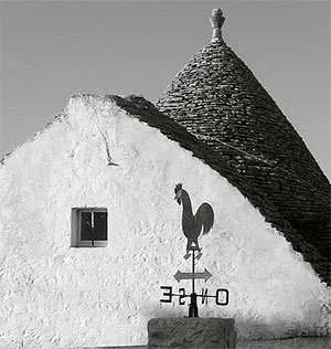 Necessità di una Architettura Ecologica e Sostenibile: Low Tech vs High Tech Necessità di una Architettura Ecologica e Sostenibile: Low Tech vs High Tech